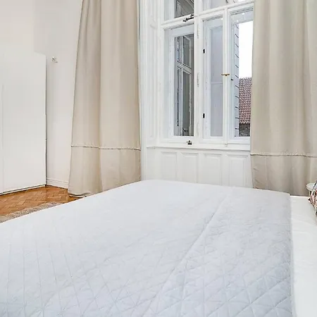 Bright With Terrace Апартаменты